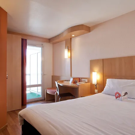 Ibis Centre Hotel 3*