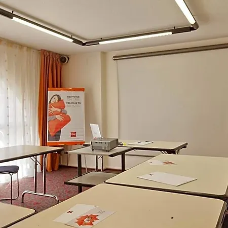 Ibis Centre Hotel 3*