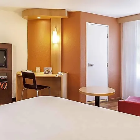 Ibis Centre 3*