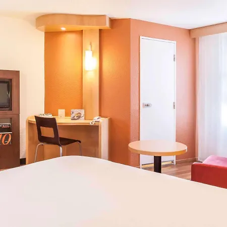Hotel Ibis Centre 3*